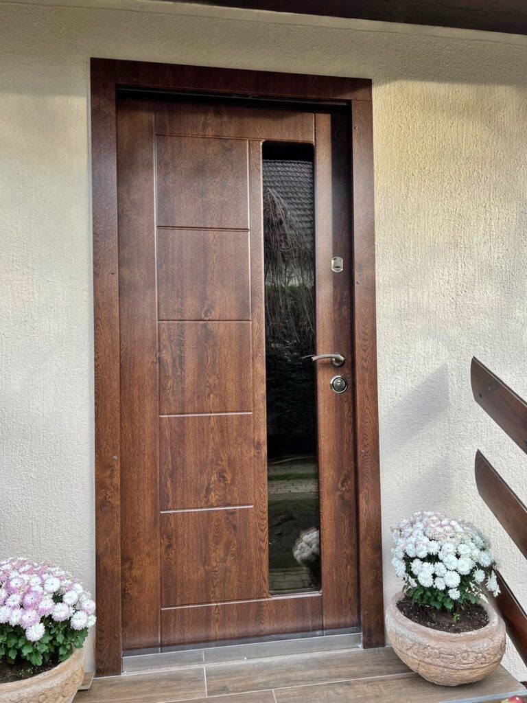 Fém kültéri bejárati ajtó Referencia munkáink - Egyedi bejarati ajto4 768x1024