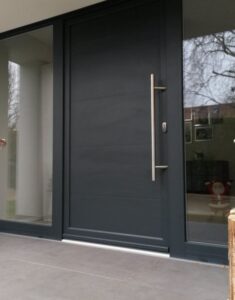 fa bejárati ajtó Modern trendek a fa bejárati ajtók tervezésénél - Therm premium fa bejarati ajto 42 235x300